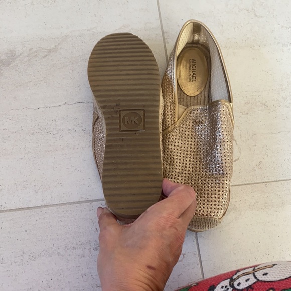 Gently worn my slides - Picture 2 of 3